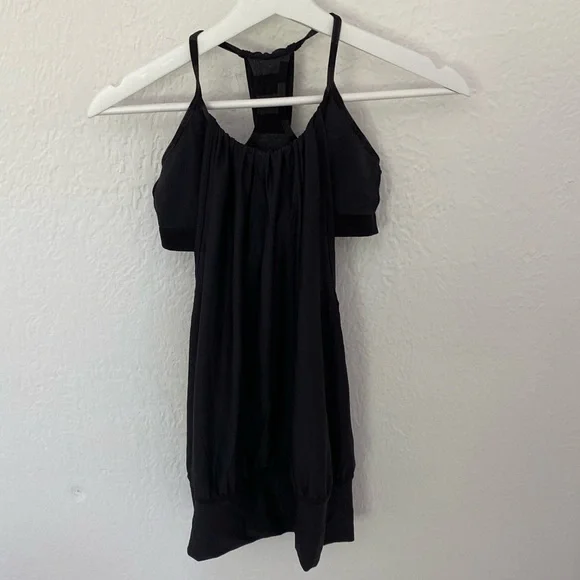 Lululemon work out tank with built-in bra - Picture 1 of 6